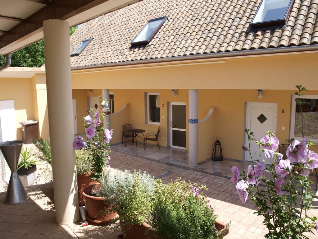 Dunaszekcso Alt Baden Apartement מראה חיצוני תמונה