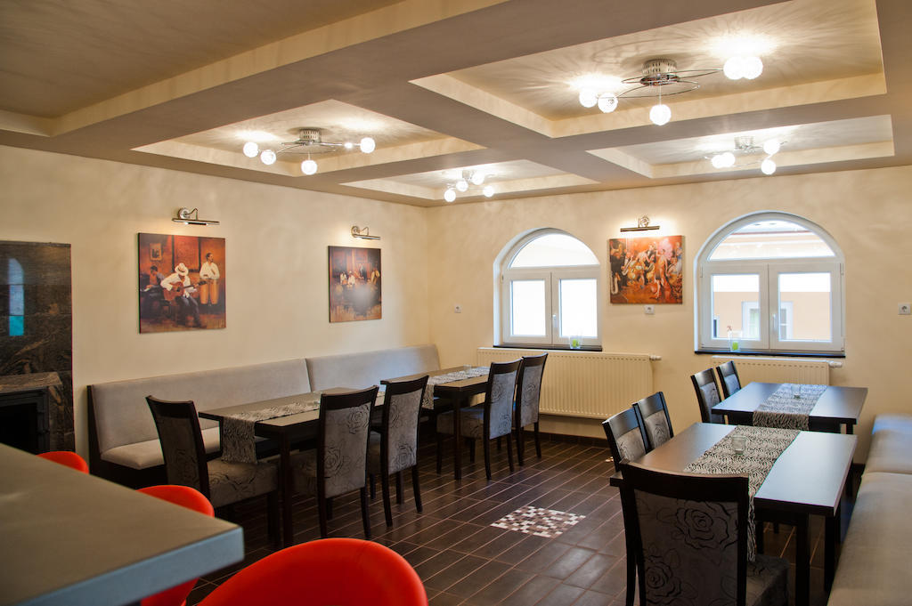 Dunaszekcso Alt Baden Apartement מראה חיצוני תמונה